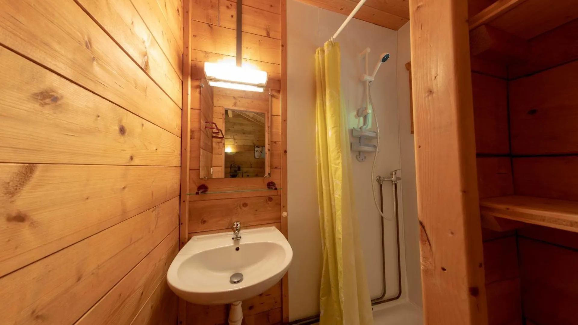 Les Chalets De La Gazonne Sauveterre-de-Rouergue